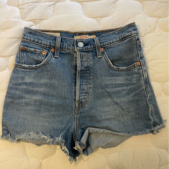 Levi Ribcage Shorts - Picture 2 of 2